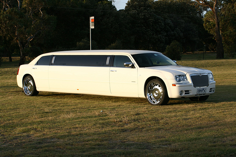 Chrysler Stretch Limousine (White)
